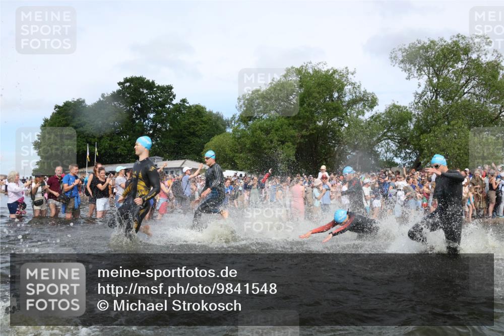 21.06.2026 - Viking Triathlon Michael Strokosch http://msf.ph/oto/9841548 21.06.2026 10:00:53 Schwimmen 27, 42, 46, 74, 98, 119, 176, 218, 371, 426, 441, 454, 466, 565, 569, 640, 643 meine-sportfotos.de