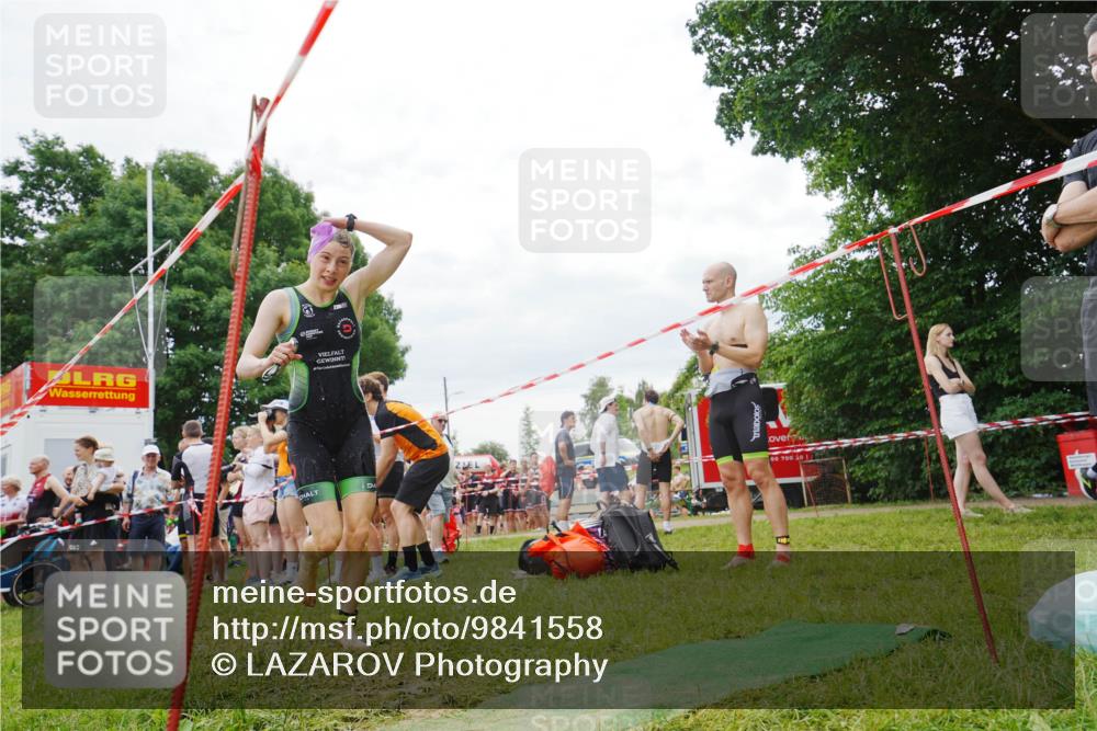 21.06.2026 - 29. Vierlanden-Triathlon LAZAROV Photography http://msf.ph/oto/9841558 21.06.2026 12:28:32 Schwimmen 982, 1009 meine-sportfotos.de