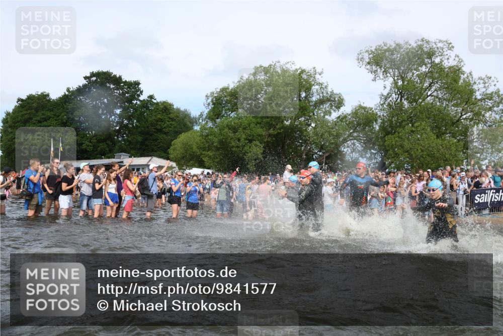21.06.2026 - Viking Triathlon Michael Strokosch http://msf.ph/oto/9841577 21.06.2026 10:00:58 Schwimmen 14, 17, 27, 42, 74, 98, 180, 218, 249, 454, 466, 506, 565, 569, 623, 640 meine-sportfotos.de