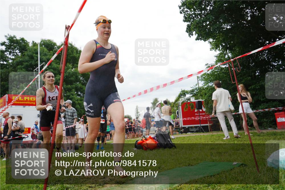 21.06.2026 - 29. Vierlanden-Triathlon LAZAROV Photography http://msf.ph/oto/9841578 21.06.2026 12:29:57 Schwimmen 987, 1004, 1016, 1021 meine-sportfotos.de