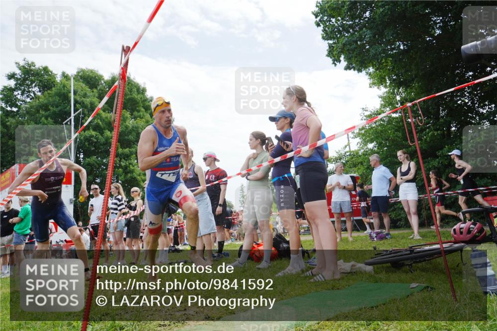 21.06.2026 - 29. Vierlanden-Triathlon LAZAROV Photography http://msf.ph/oto/9841592 21.06.2026 12:57:21 Schwimmen 1042, 1043, 1048 meine-sportfotos.de