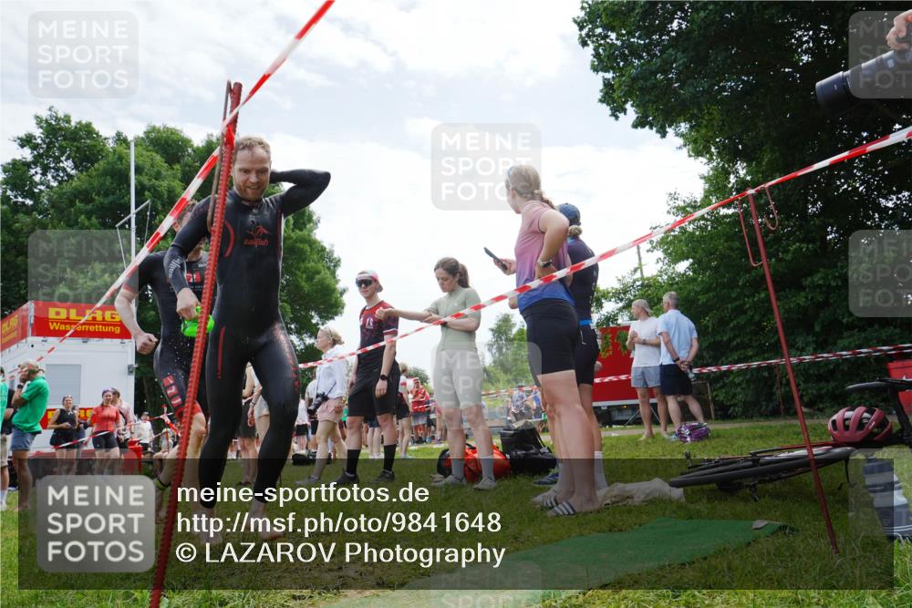 21.06.2026 - 29. Vierlanden-Triathlon LAZAROV Photography http://msf.ph/oto/9841648 21.06.2026 12:59:32 Schwimmen 1076, 1086, 1088 meine-sportfotos.de