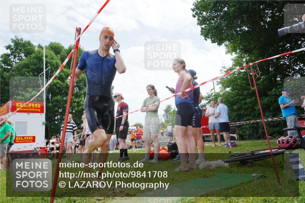 21.06.2026 - 29. Vierlanden-Triathlon LAZAROV Photography http://msf.ph/oto/9841708 21.06.2026 13:01:30 Schwimmen 1057, 1085 meine-sportfotos.de