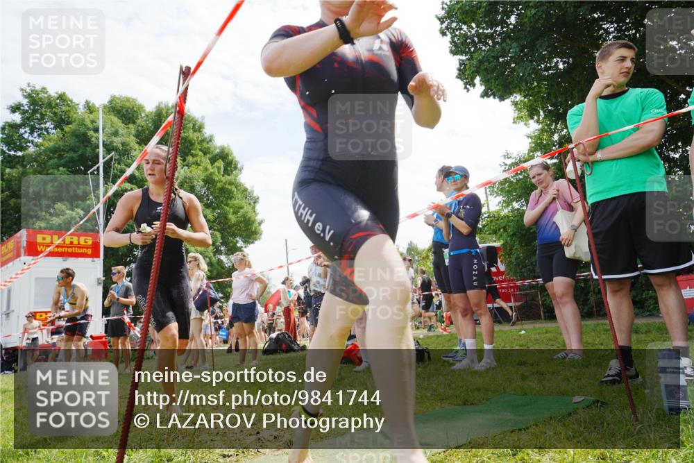 21.06.2026 - 29. Vierlanden-Triathlon LAZAROV Photography http://msf.ph/oto/9841744 21.06.2026 13:08:31 Schwimmen 1111, 1130, 1139 meine-sportfotos.de