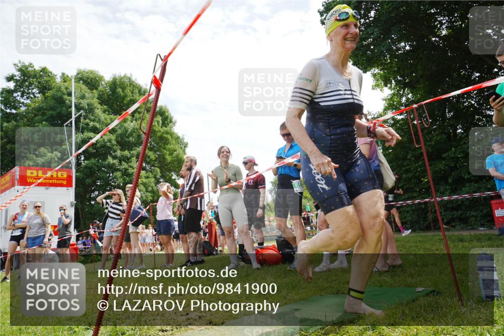 21.06.2026 - 29. Vierlanden-Triathlon LAZAROV Photography http://msf.ph/oto/9841900 21.06.2026 13:12:16 Schwimmen 1115, 1152, 1159 meine-sportfotos.de