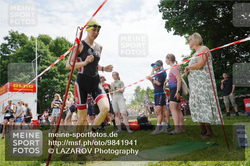 21.06.2026 - 29. Vierlanden-Triathlon LAZAROV Photography http://msf.ph/oto/9841941 21.06.2026 13:13:21 Schwimmen 1106, 1109 meine-sportfotos.de