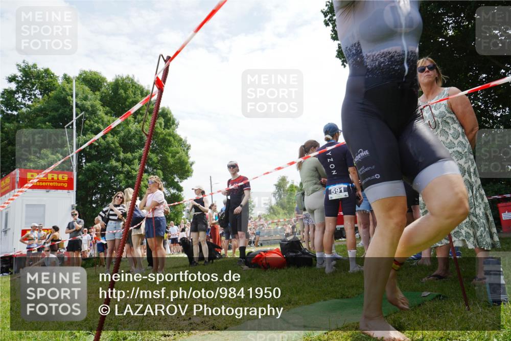 21.06.2026 - 29. Vierlanden-Triathlon LAZAROV Photography http://msf.ph/oto/9841950 21.06.2026 13:14:26 Schwimmen 1142, 1144 meine-sportfotos.de