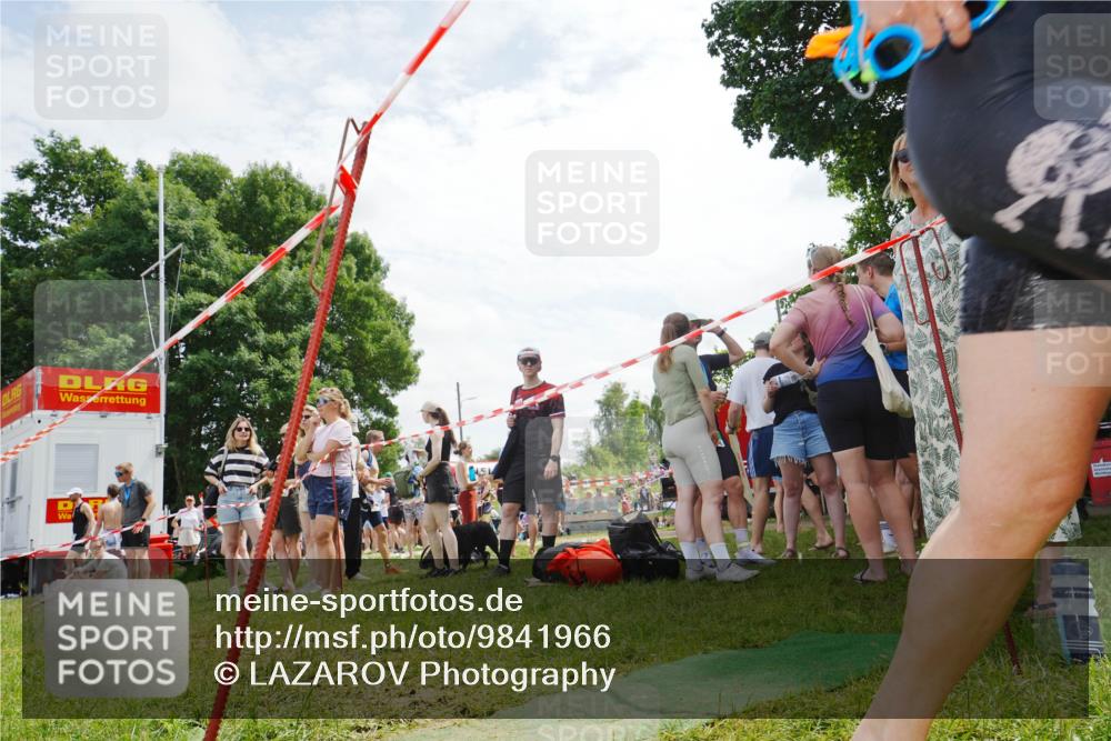 21.06.2026 - 29. Vierlanden-Triathlon LAZAROV Photography http://msf.ph/oto/9841966 21.06.2026 13:15:07 Schwimmen 1137, 1160 meine-sportfotos.de