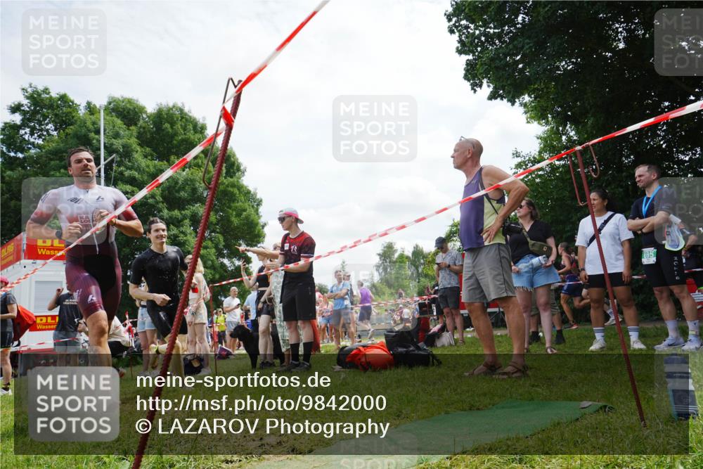21.06.2026 - 29. Vierlanden-Triathlon LAZAROV Photography http://msf.ph/oto/9842000 21.06.2026 13:23:50 Schwimmen 1191, 1207, 1218 meine-sportfotos.de
