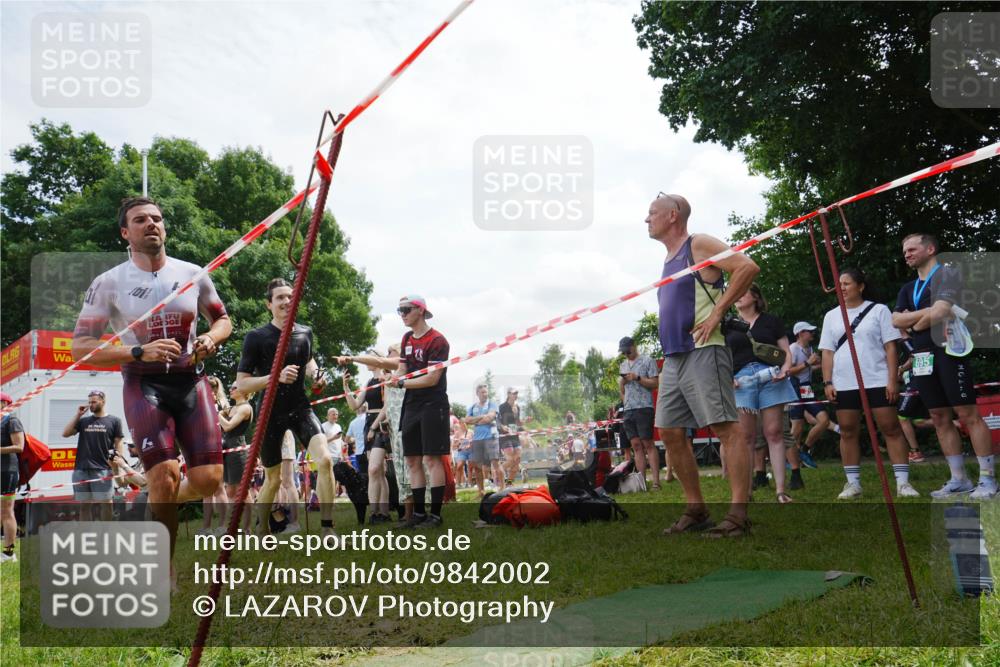 21.06.2026 - 29. Vierlanden-Triathlon LAZAROV Photography http://msf.ph/oto/9842002 21.06.2026 13:23:50 Schwimmen 1191, 1207, 1218 meine-sportfotos.de