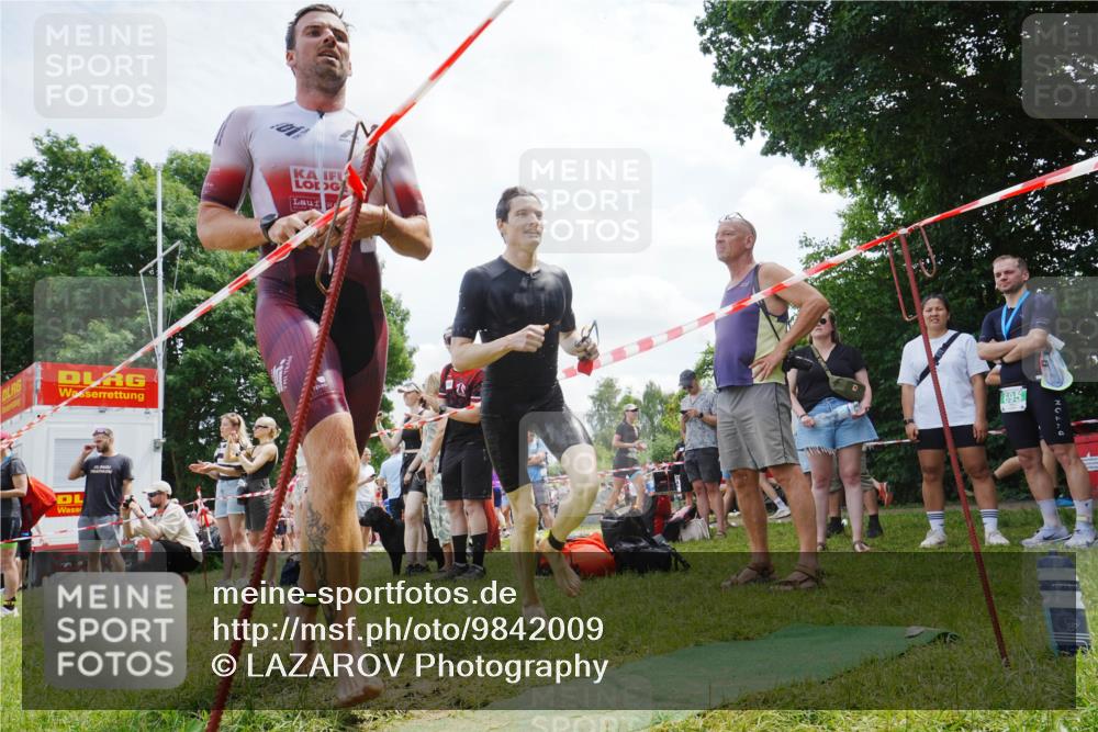 21.06.2026 - 29. Vierlanden-Triathlon LAZAROV Photography http://msf.ph/oto/9842009 21.06.2026 13:23:51 Schwimmen 1191, 1207, 1218 meine-sportfotos.de