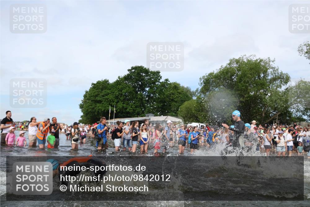 21.06.2026 - Viking Triathlon Michael Strokosch http://msf.ph/oto/9842012 21.06.2026 10:02:15 Schwimmen 47, 87, 90, 102, 136, 152, 154, 410, 438, 490, 501, 536, 537, 655, 660 meine-sportfotos.de
