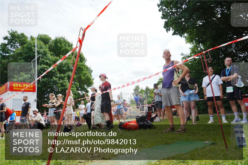 21.06.2026 - 29. Vierlanden-Triathlon LAZAROV Photography http://msf.ph/oto/9842013 21.06.2026 13:23:52 Schwimmen 1191, 1207, 1218 meine-sportfotos.de