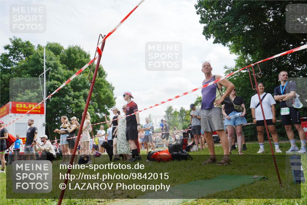 21.06.2026 - 29. Vierlanden-Triathlon LAZAROV Photography http://msf.ph/oto/9842015 21.06.2026 13:23:52 Schwimmen 1191, 1207, 1218 meine-sportfotos.de