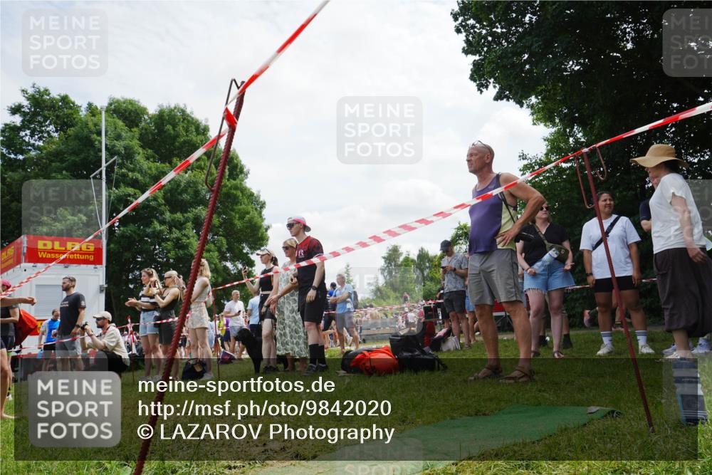 21.06.2026 - 29. Vierlanden-Triathlon LAZAROV Photography http://msf.ph/oto/9842020 21.06.2026 13:23:52 Schwimmen 1191, 1207, 1218 meine-sportfotos.de