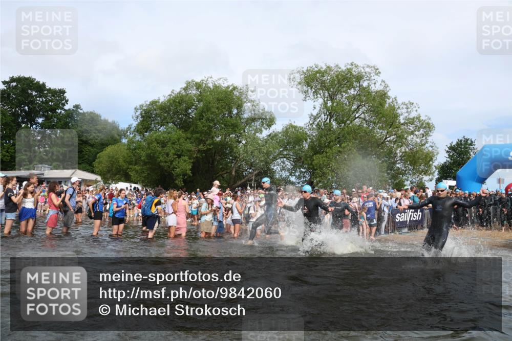 21.06.2026 - Viking Triathlon Michael Strokosch http://msf.ph/oto/9842060 21.06.2026 10:02:23 Schwimmen 47, 87, 102, 136, 142, 152, 255, 360, 392, 430, 438, 490, 536, 537, 651, 655 meine-sportfotos.de
