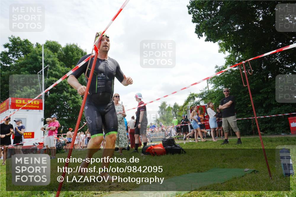 21.06.2026 - 29. Vierlanden-Triathlon LAZAROV Photography http://msf.ph/oto/9842095 21.06.2026 13:26:26 Schwimmen 1201, 1209 meine-sportfotos.de
