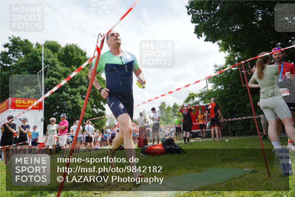 21.06.2026 - 29. Vierlanden-Triathlon LAZAROV Photography http://msf.ph/oto/9842182 21.06.2026 13:30:14 Schwimmen 1182, 1189 meine-sportfotos.de
