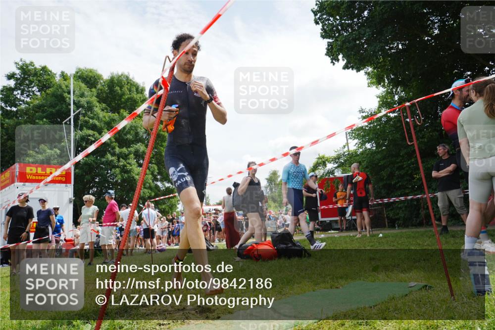 21.06.2026 - 29. Vierlanden-Triathlon LAZAROV Photography http://msf.ph/oto/9842186 21.06.2026 13:30:27 Schwimmen 1096, 1228 meine-sportfotos.de