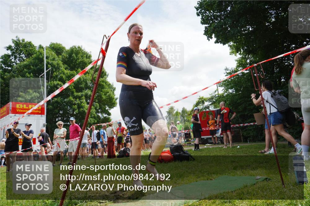 21.06.2026 - 29. Vierlanden-Triathlon LAZAROV Photography http://msf.ph/oto/9842192 21.06.2026 13:31:07 Schwimmen 1211 meine-sportfotos.de