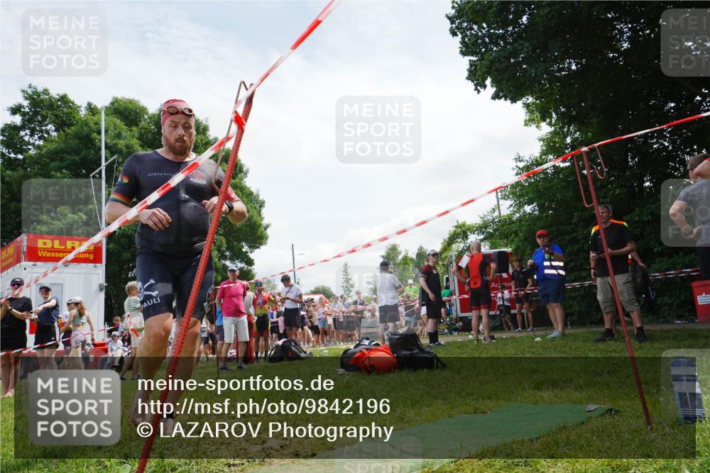 21.06.2026 - 29. Vierlanden-Triathlon LAZAROV Photography http://msf.ph/oto/9842196 21.06.2026 13:32:35 Schwimmen 1214 meine-sportfotos.de