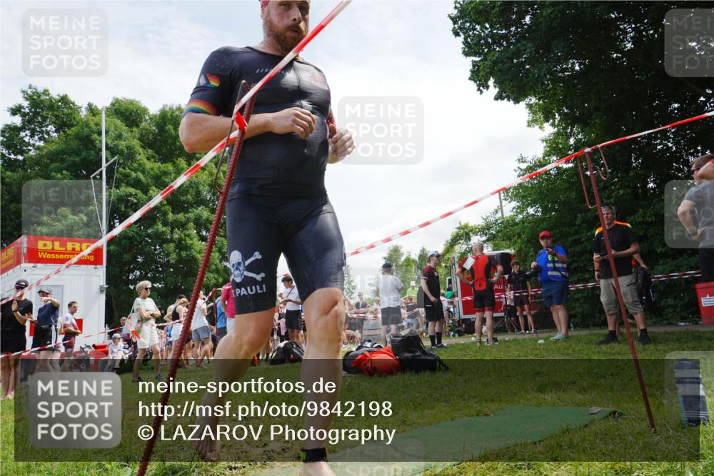 21.06.2026 - 29. Vierlanden-Triathlon LAZAROV Photography http://msf.ph/oto/9842198 21.06.2026 13:32:35 Schwimmen 1214 meine-sportfotos.de