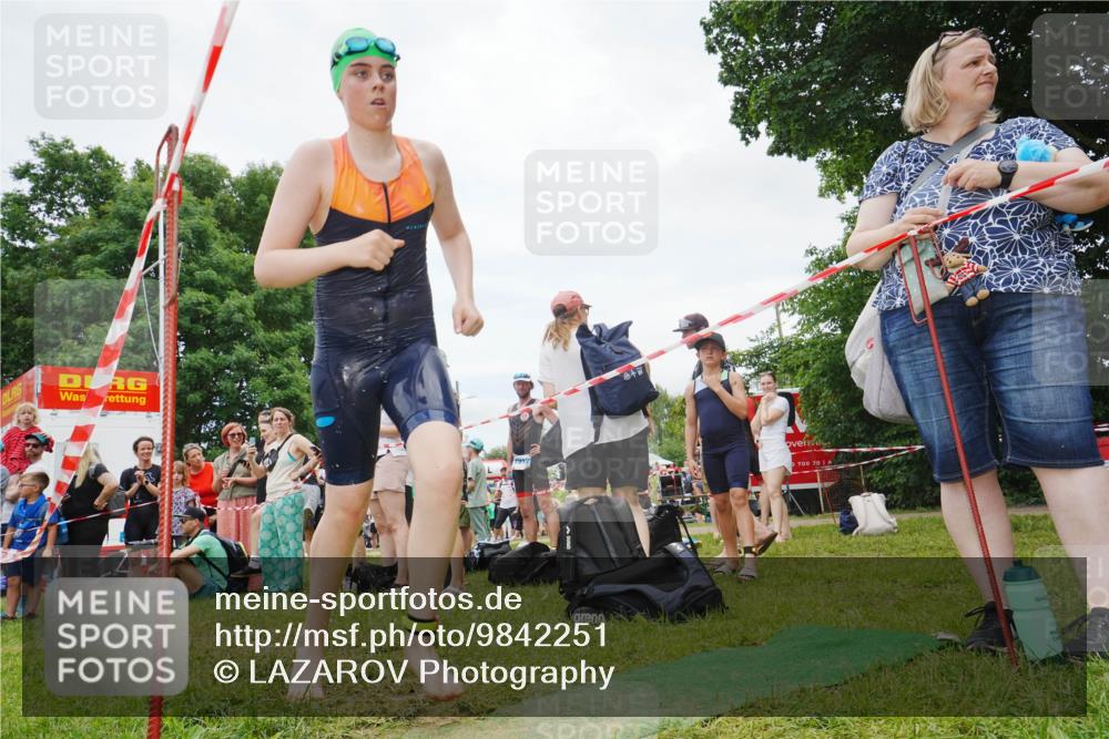 21.06.2026 - 29. Vierlanden-Triathlon LAZAROV Photography http://msf.ph/oto/9842251 21.06.2026 14:37:30 Schwimmen 1255, 1257, 1276 meine-sportfotos.de