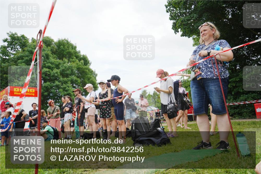 21.06.2026 - 29. Vierlanden-Triathlon LAZAROV Photography http://msf.ph/oto/9842256 21.06.2026 14:37:43 Schwimmen 1236 meine-sportfotos.de