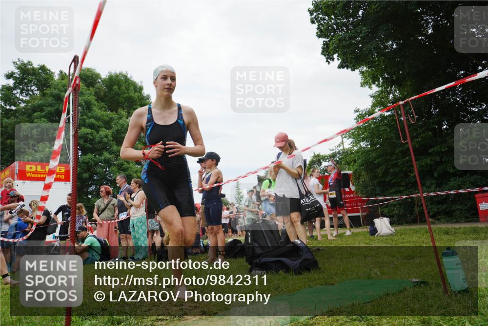 21.06.2026 - 29. Vierlanden-Triathlon LAZAROV Photography http://msf.ph/oto/9842311 21.06.2026 14:38:35 Schwimmen 1238, 1241, 1242, 1243, 1244, 1261, 1277, 1279, 1292, 1294 meine-sportfotos.de