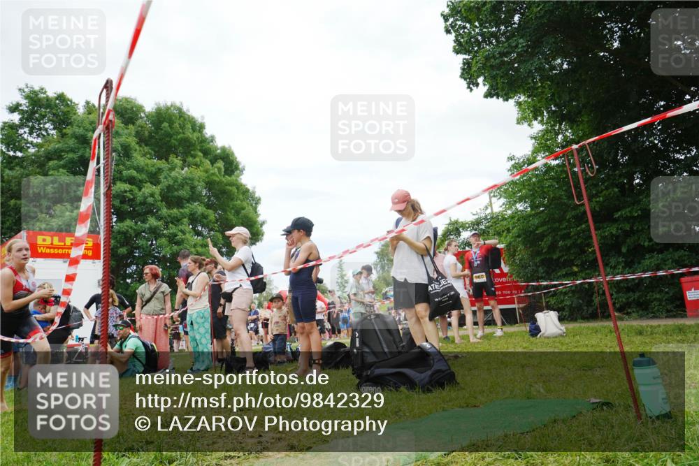 21.06.2026 - 29. Vierlanden-Triathlon LAZAROV Photography http://msf.ph/oto/9842329 21.06.2026 14:38:37 Schwimmen 1238, 1241, 1243, 1244, 1261, 1274, 1277, 1279, 1292, 1294 meine-sportfotos.de