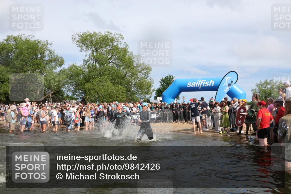 21.06.2026 - Viking Triathlon Michael Strokosch http://msf.ph/oto/9842426 21.06.2026 10:03:27 Schwimmen 53, 58, 84, 118, 143, 202, 251, 303, 328, 364, 419, 423, 455, 457, 487, 556, 656, 667 meine-sportfotos.de
