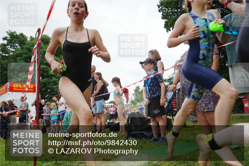 21.06.2026 - 29. Vierlanden-Triathlon LAZAROV Photography http://msf.ph/oto/9842430 21.06.2026 14:48:48 Schwimmen  meine-sportfotos.de