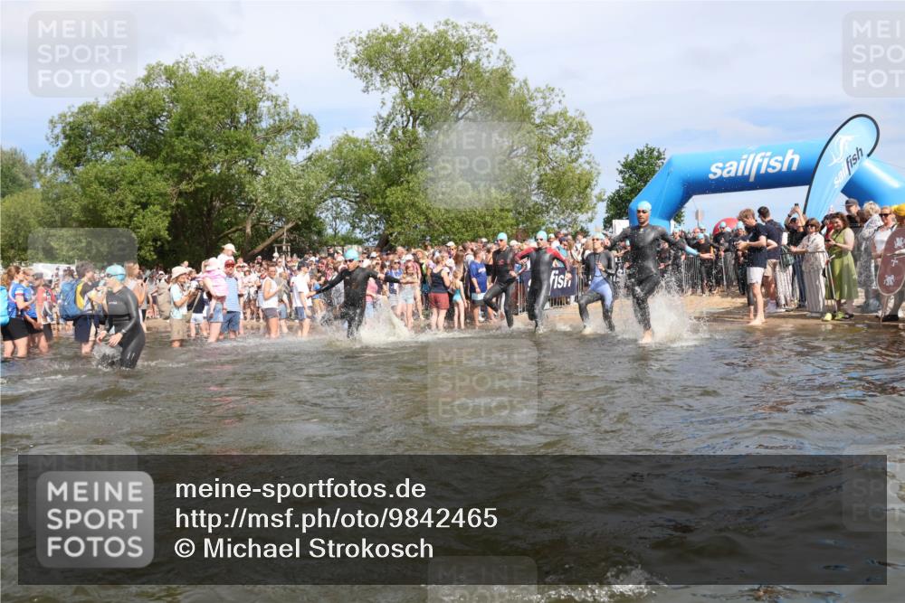 21.06.2026 - Viking Triathlon Michael Strokosch http://msf.ph/oto/9842465 21.06.2026 10:03:37 Schwimmen 53, 95, 143, 229, 251, 303, 323, 327, 340, 423, 457, 458, 559, 656 meine-sportfotos.de