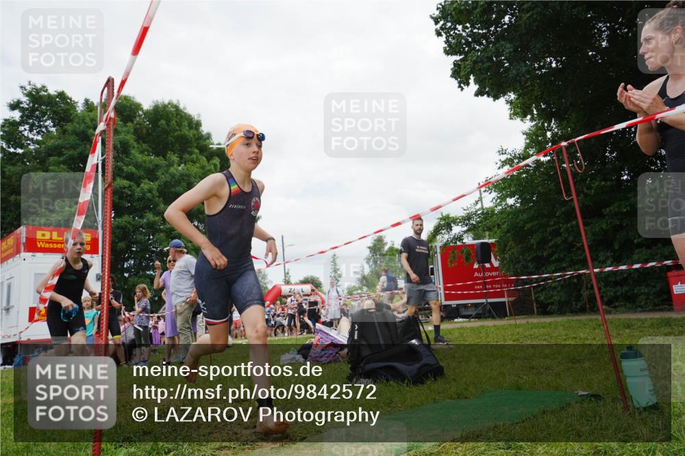 21.06.2026 - 29. Vierlanden-Triathlon LAZAROV Photography http://msf.ph/oto/9842572 21.06.2026 15:02:01 Schwimmen  meine-sportfotos.de