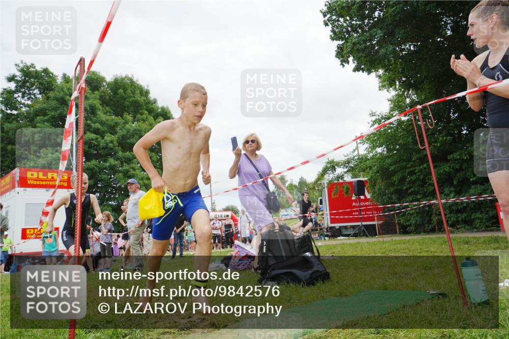 21.06.2026 - 29. Vierlanden-Triathlon LAZAROV Photography http://msf.ph/oto/9842576 21.06.2026 15:02:07 Schwimmen  meine-sportfotos.de
