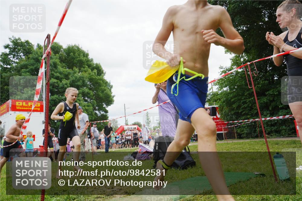 21.06.2026 - 29. Vierlanden-Triathlon LAZAROV Photography http://msf.ph/oto/9842581 21.06.2026 15:02:08 Schwimmen  meine-sportfotos.de
