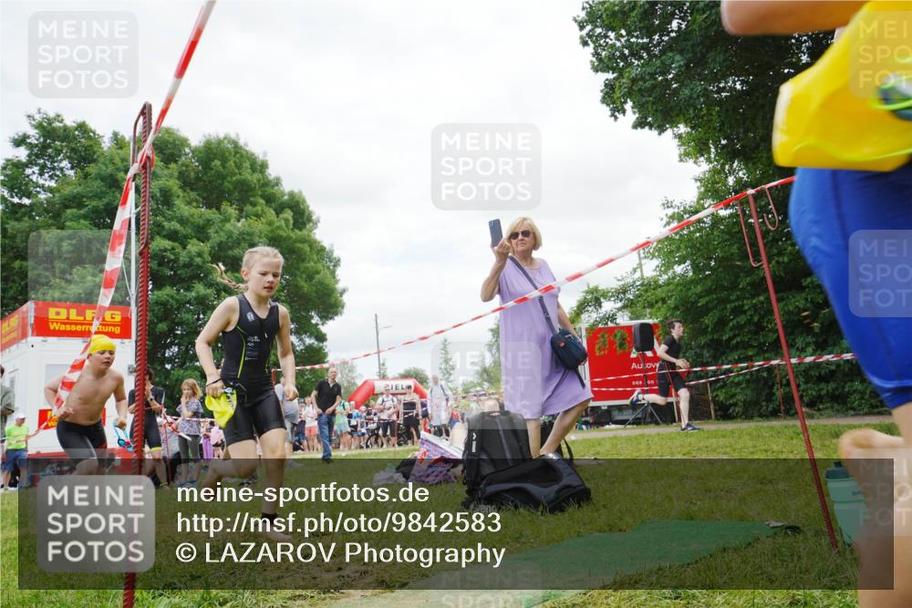 21.06.2026 - 29. Vierlanden-Triathlon LAZAROV Photography http://msf.ph/oto/9842583 21.06.2026 15:02:08 Schwimmen  meine-sportfotos.de