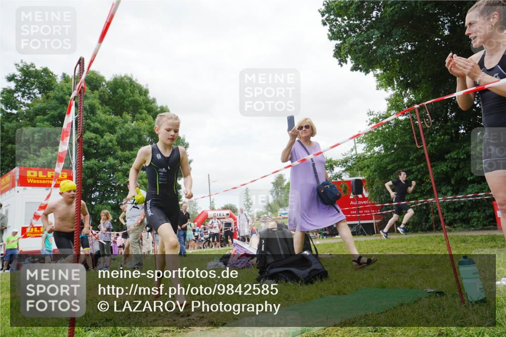 21.06.2026 - 29. Vierlanden-Triathlon LAZAROV Photography http://msf.ph/oto/9842585 21.06.2026 15:02:08 Schwimmen  meine-sportfotos.de