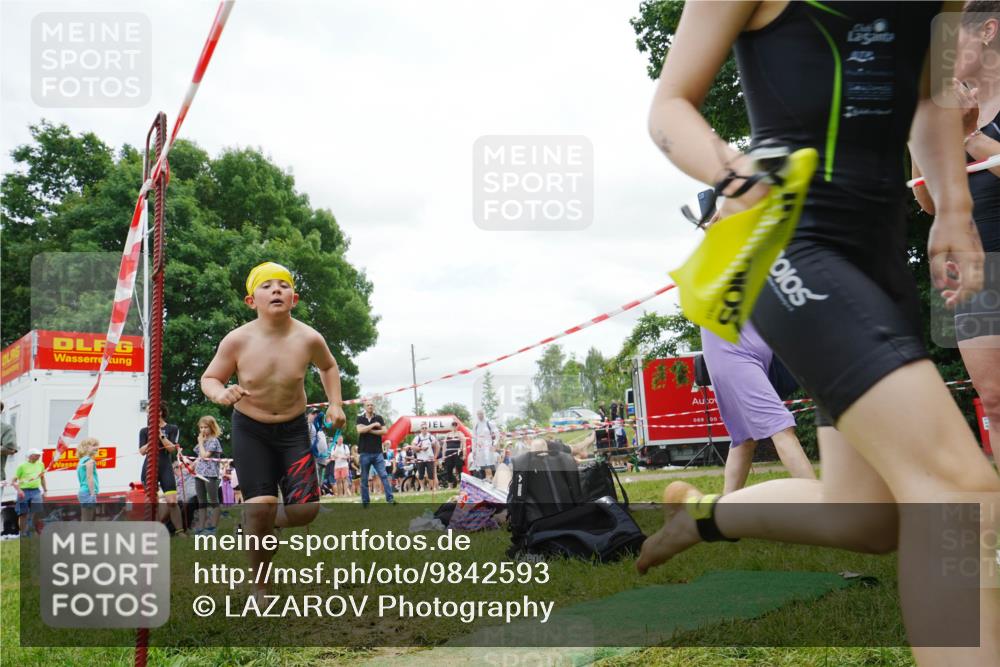 21.06.2026 - 29. Vierlanden-Triathlon LAZAROV Photography http://msf.ph/oto/9842593 21.06.2026 15:02:09 Schwimmen  meine-sportfotos.de