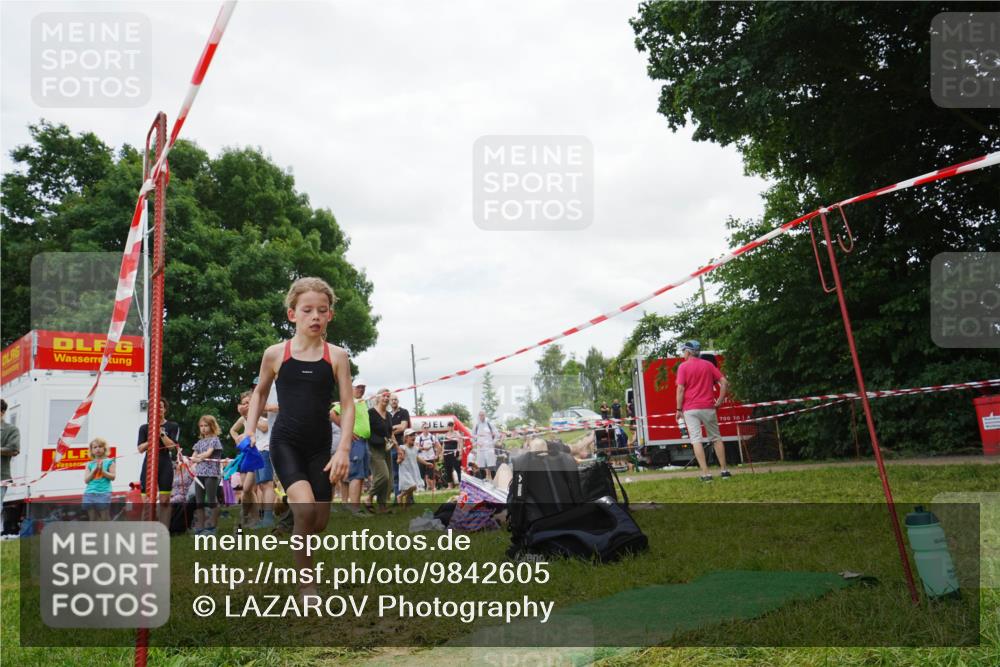 21.06.2026 - 29. Vierlanden-Triathlon LAZAROV Photography http://msf.ph/oto/9842605 21.06.2026 15:02:31 Schwimmen  meine-sportfotos.de