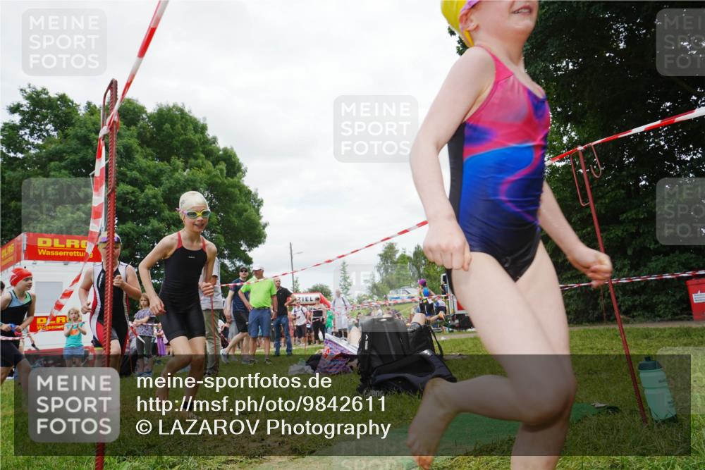 21.06.2026 - 29. Vierlanden-Triathlon LAZAROV Photography http://msf.ph/oto/9842611 21.06.2026 15:02:40 Schwimmen  meine-sportfotos.de