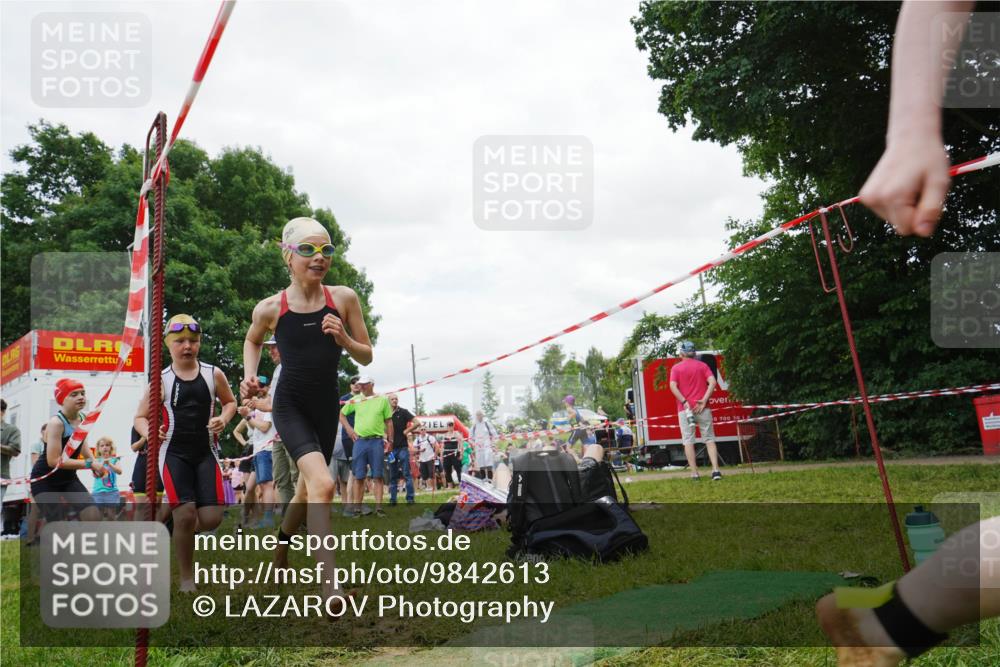 21.06.2026 - 29. Vierlanden-Triathlon LAZAROV Photography http://msf.ph/oto/9842613 21.06.2026 15:02:40 Schwimmen  meine-sportfotos.de