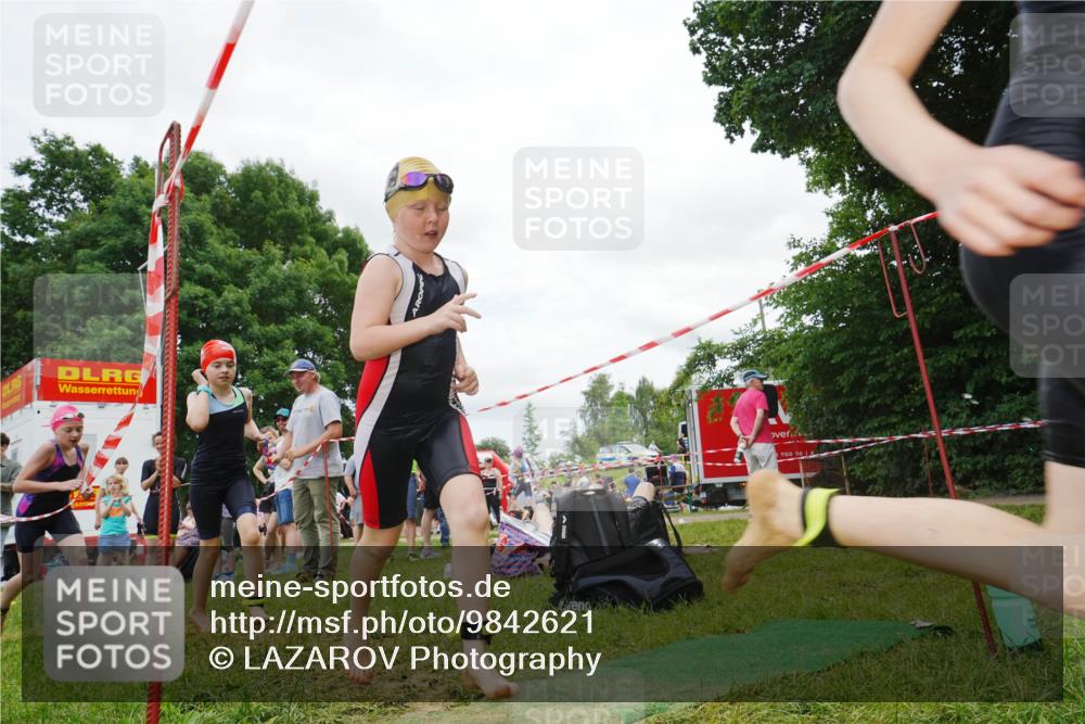 21.06.2026 - 29. Vierlanden-Triathlon LAZAROV Photography http://msf.ph/oto/9842621 21.06.2026 15:02:41 Schwimmen  meine-sportfotos.de