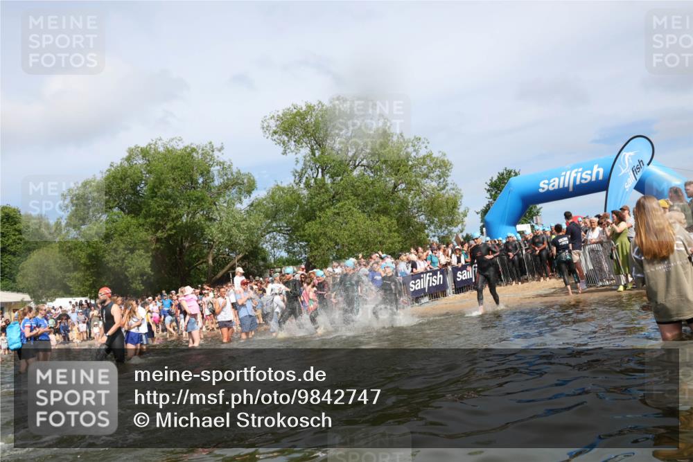 21.06.2026 - Viking Triathlon Michael Strokosch http://msf.ph/oto/9842747 21.06.2026 10:04:48 Schwimmen 22, 34, 44, 63, 150, 175, 231, 247, 286, 351, 355, 484, 511 meine-sportfotos.de