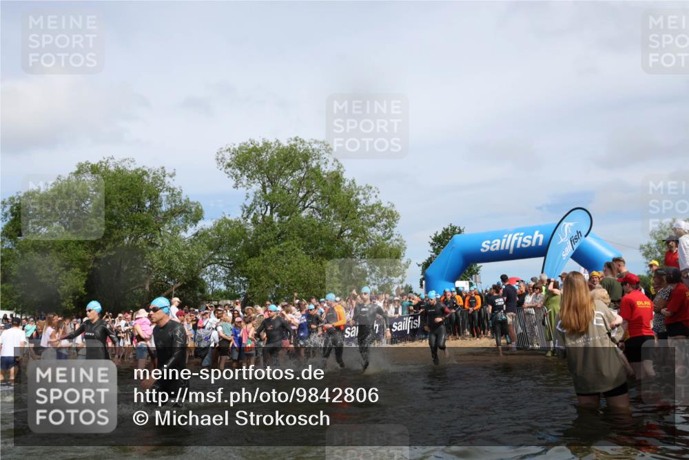 21.06.2026 - Viking Triathlon Michael Strokosch http://msf.ph/oto/9842806 21.06.2026 10:05:08 Schwimmen 165, 225, 296, 297, 301, 304, 318, 350, 370, 442, 461, 497, 516, 562, 650 meine-sportfotos.de