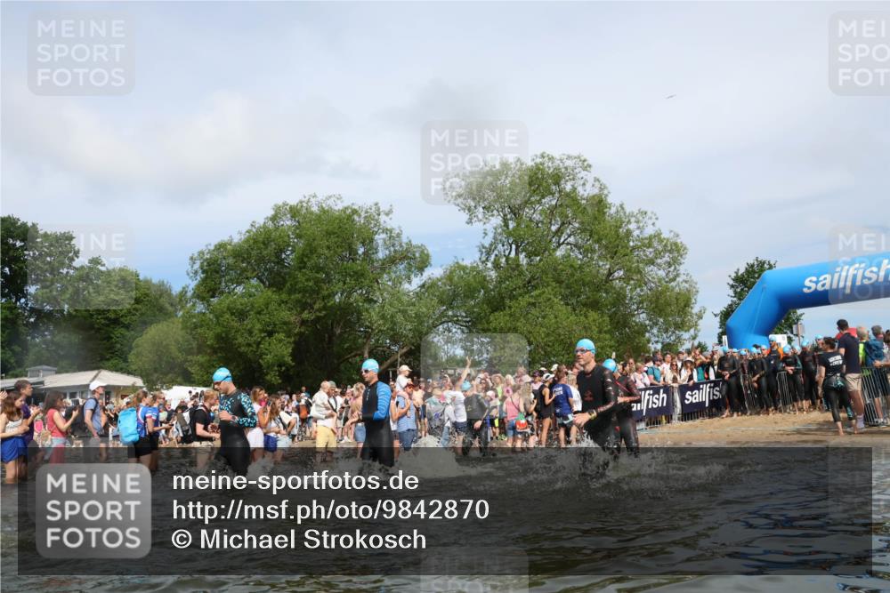 21.06.2026 - Viking Triathlon Michael Strokosch http://msf.ph/oto/9842870 21.06.2026 10:05:34 Schwimmen 88, 134, 234, 262, 276, 330, 331, 387, 399, 414, 452, 471, 482, 520, 663 meine-sportfotos.de