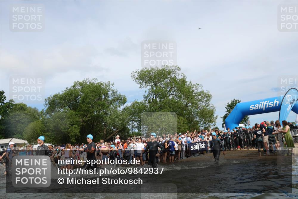 21.06.2026 - Viking Triathlon Michael Strokosch http://msf.ph/oto/9842937 21.06.2026 10:06:00 Schwimmen 91, 93, 147, 156, 173, 185, 259, 261, 273, 282, 405, 443, 498, 505, 563 meine-sportfotos.de