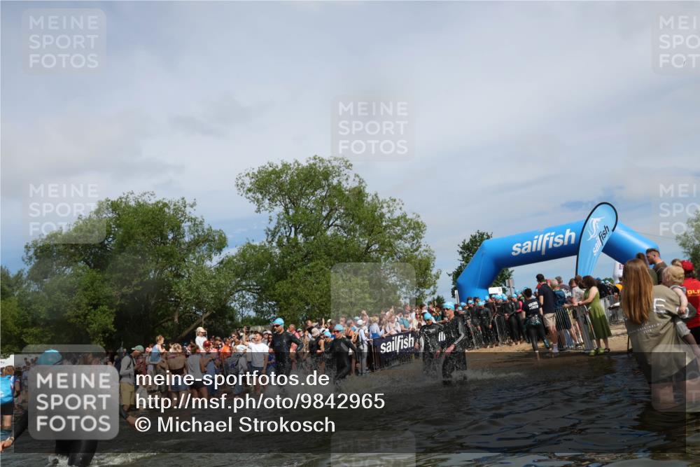 21.06.2026 - Viking Triathlon Michael Strokosch http://msf.ph/oto/9842965 21.06.2026 10:06:09 Schwimmen 41, 147, 153, 162, 173, 185, 248, 273, 368, 405, 443, 479, 541 meine-sportfotos.de
