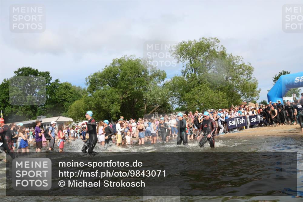 21.06.2026 - Viking Triathlon Michael Strokosch http://msf.ph/oto/9843071 21.06.2026 10:06:50 Schwimmen 54, 166, 245, 310, 429, 444, 449, 464, 495, 609, 615, 618, 638, 641, 668 meine-sportfotos.de