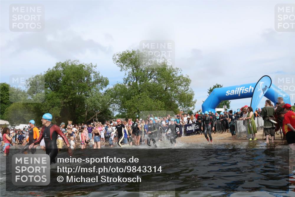 21.06.2026 - Viking Triathlon Michael Strokosch http://msf.ph/oto/9843314 21.06.2026 10:08:29 Schwimmen 48, 133, 168, 192, 222, 317, 354, 375, 376, 571, 613 meine-sportfotos.de